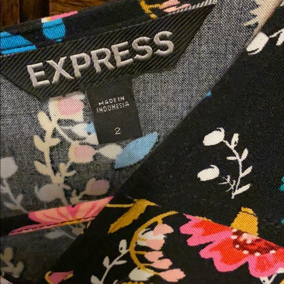 Express floral romper size 2 - Picture 2 of 4